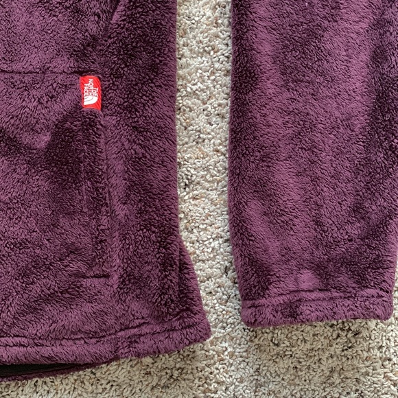 The North Face 1/4 Zip Fluffy Pull Over - Picture 5 of 9